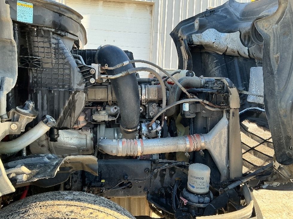 Sleeper Tractor-Heavy Duty Tractors-Freightliner-2019-T12664ST-Edmonton-AB-1,114,044\n\t\tkm-$ 46,750 - Image 20