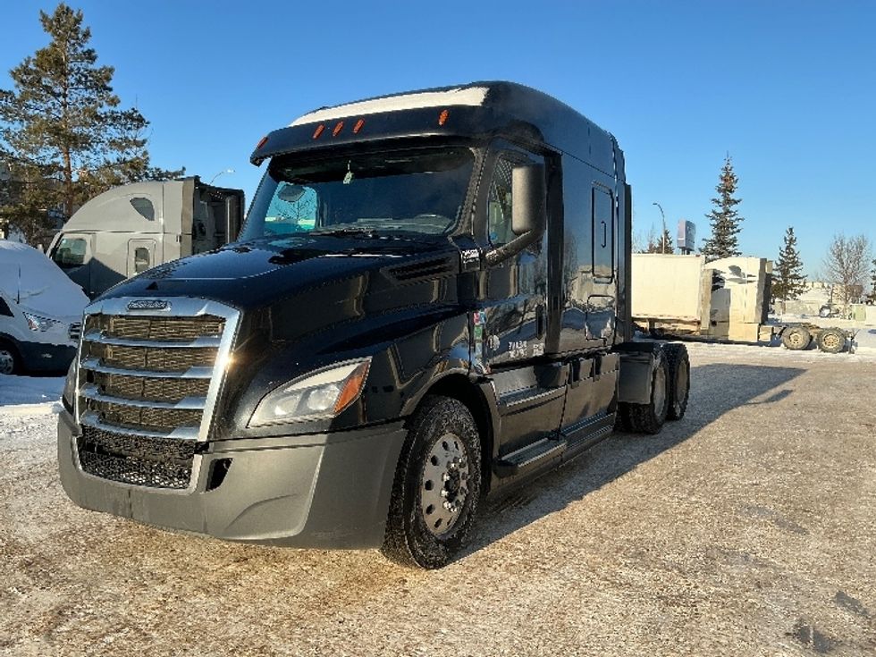 Sleeper Tractor-Heavy Duty Tractors-Freightliner-2019-T12664ST-Edmonton-AB-1,114,044\n\t\tkm-$ 46,750 - Image 3