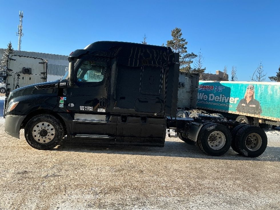 Sleeper Tractor-Heavy Duty Tractors-Freightliner-2019-T12664ST-Edmonton-AB-1,114,044\n\t\tkm-$ 46,750 - Image 4