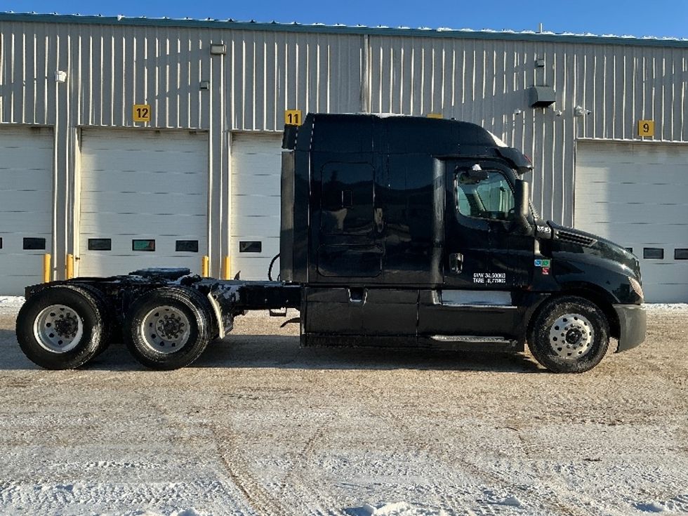 Sleeper Tractor-Heavy Duty Tractors-Freightliner-2019-T12664ST-Edmonton-AB-1,114,044\n\t\tkm-$ 46,750 - Image 8