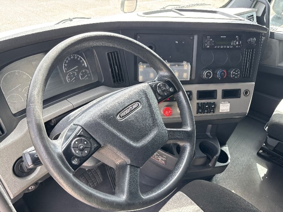 Sleeper Tractor-Heavy Duty Tractors-Freightliner-2019-T12664ST-El Paso-TX-475,408\n\t\tmiles-$ 66,000 - Image 10