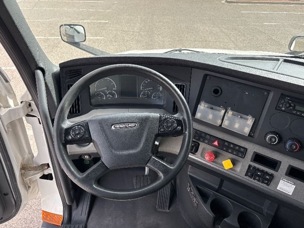 Sleeper Tractor-Heavy Duty Tractors-Freightliner-2019-T12664ST-El Paso-TX-475,408\n\t\tmiles-$ 66,000 - Image 11