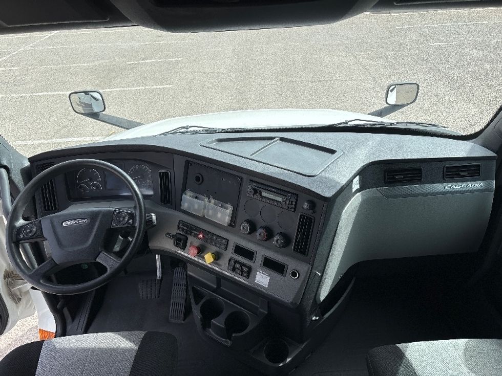 Sleeper Tractor-Heavy Duty Tractors-Freightliner-2019-T12664ST-El Paso-TX-475,408\n\t\tmiles-$ 66,000 - Image 12
