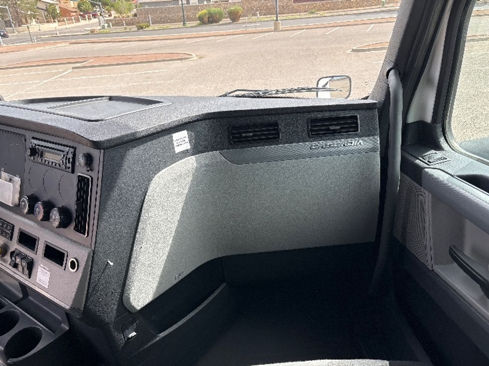 Sleeper Tractor-Heavy Duty Tractors-Freightliner-2019-T12664ST-El Paso-TX-475,408\n\t\tmiles-$ 66,000 - Image 14