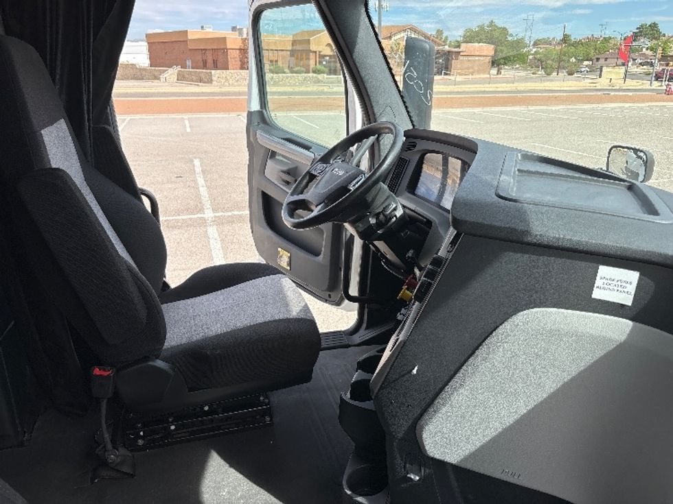 Sleeper Tractor-Heavy Duty Tractors-Freightliner-2019-T12664ST-El Paso-TX-475,408\n\t\tmiles-$ 66,000 - Image 15