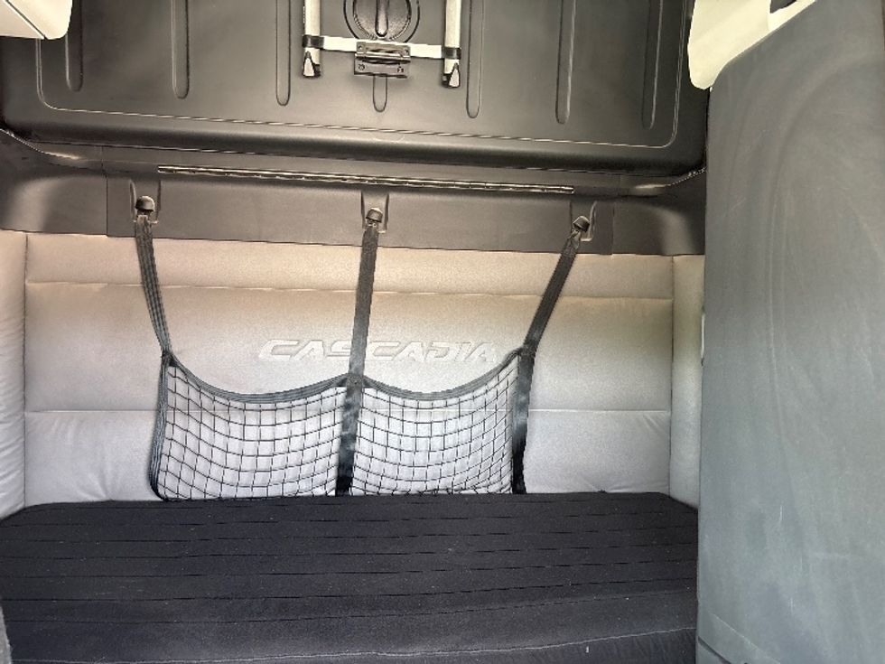 Sleeper Tractor-Heavy Duty Tractors-Freightliner-2019-T12664ST-El Paso-TX-475,408\n\t\tmiles-$ 66,000 - Image 16