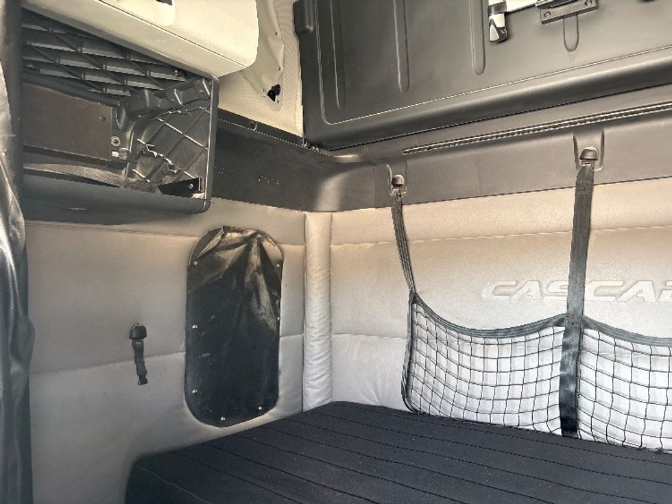 Sleeper Tractor-Heavy Duty Tractors-Freightliner-2019-T12664ST-El Paso-TX-475,408\n\t\tmiles-$ 66,000 - Image 19