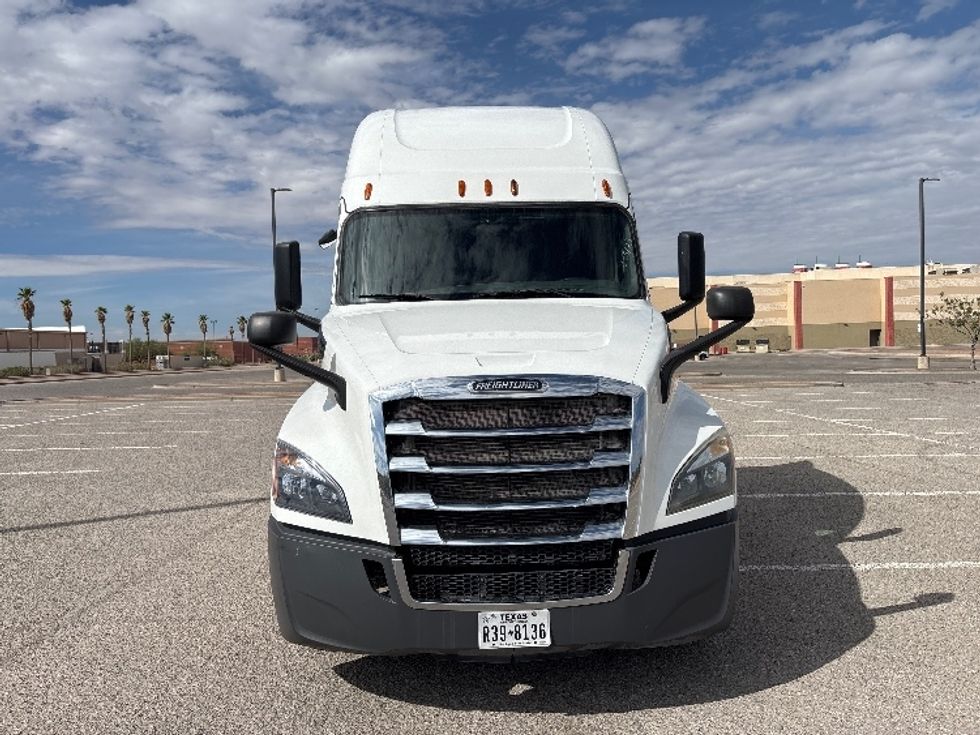 Sleeper Tractor-Heavy Duty Tractors-Freightliner-2019-T12664ST-El Paso-TX-475,408\n\t\tmiles-$ 66,000 - Image 2