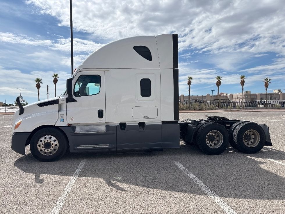 Sleeper Tractor-Heavy Duty Tractors-Freightliner-2019-T12664ST-El Paso-TX-475,408\n\t\tmiles-$ 66,000 - Image 4