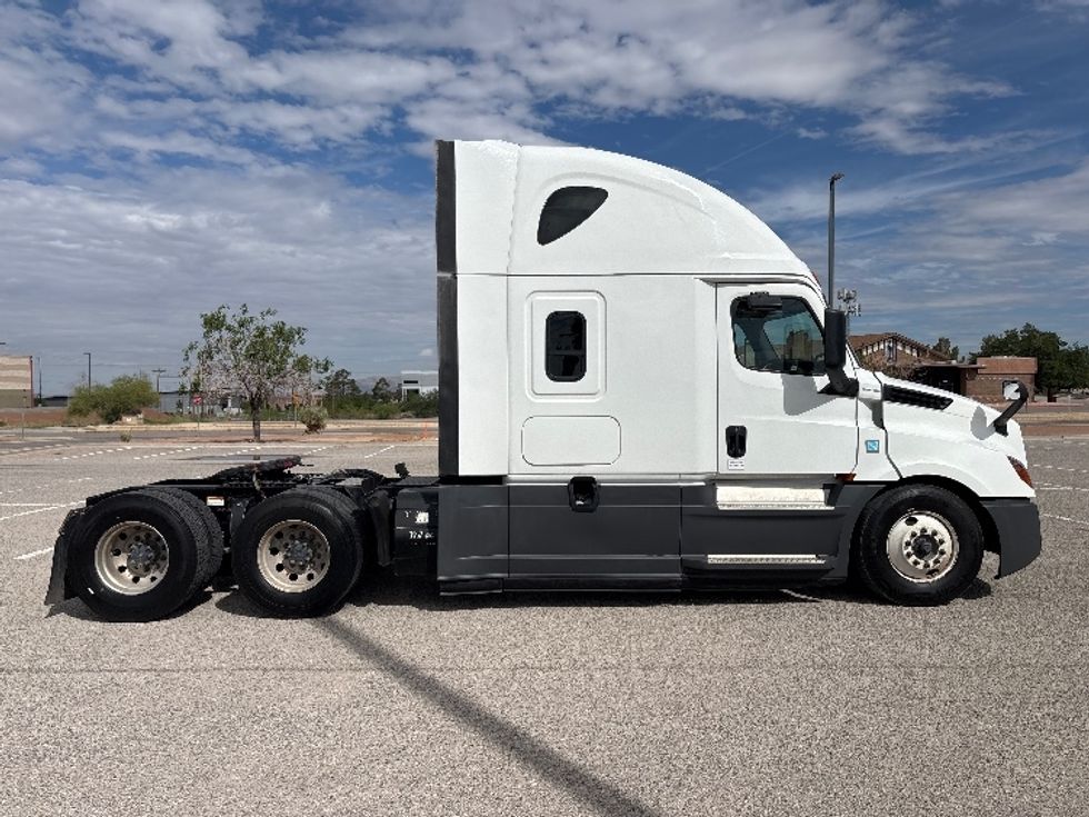 Sleeper Tractor-Heavy Duty Tractors-Freightliner-2019-T12664ST-El Paso-TX-475,408\n\t\tmiles-$ 66,000 - Image 8