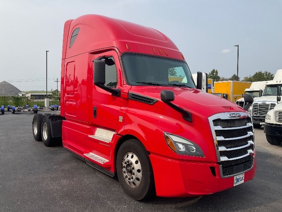 Sleeper Tractor-Heavy Duty Tractors-Freightliner-2019-T12664ST-Erlanger-KY-401,152\n\t\tmiles-$ 63,250 - Image 1