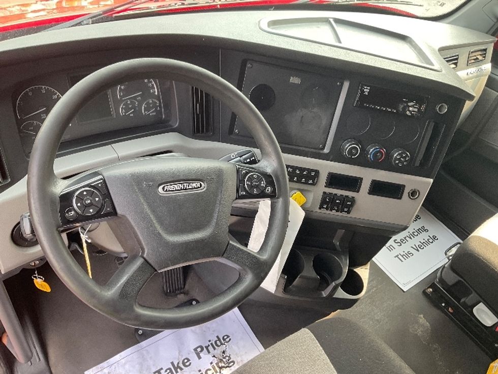 Sleeper Tractor-Heavy Duty Tractors-Freightliner-2019-T12664ST-Erlanger-KY-401,152\n\t\tmiles-$ 63,250 - Image 11