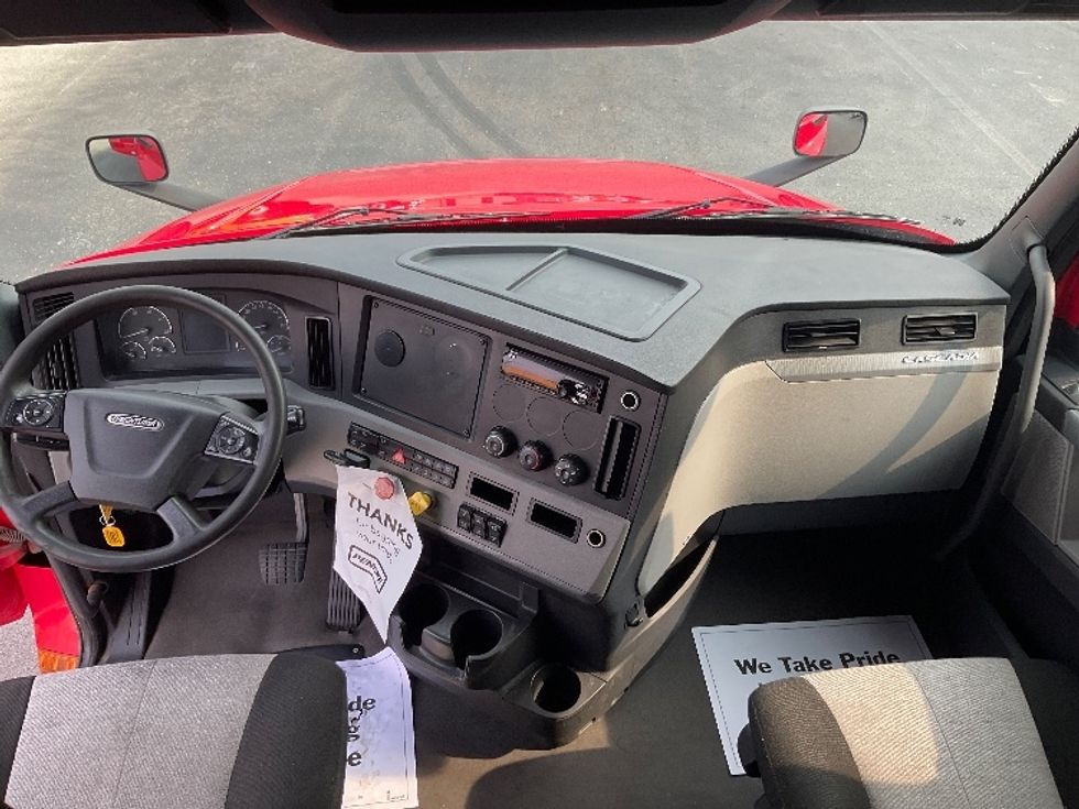 Sleeper Tractor-Heavy Duty Tractors-Freightliner-2019-T12664ST-Erlanger-KY-401,152\n\t\tmiles-$ 63,250 - Image 12
