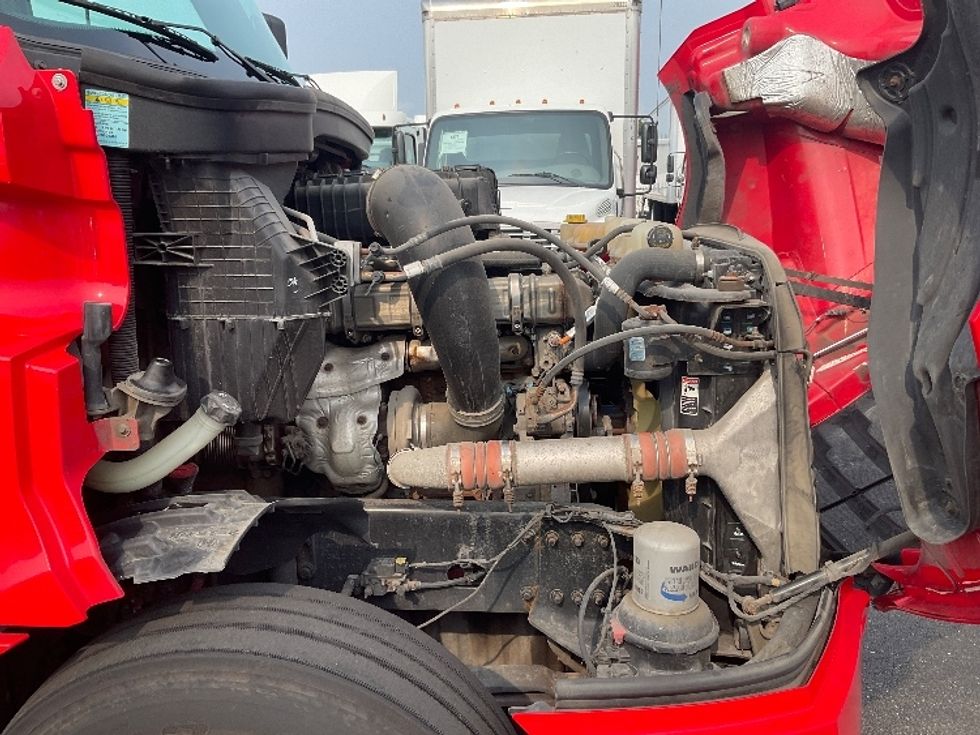 Sleeper Tractor-Heavy Duty Tractors-Freightliner-2019-T12664ST-Erlanger-KY-401,152\n\t\tmiles-$ 63,250 - Image 20