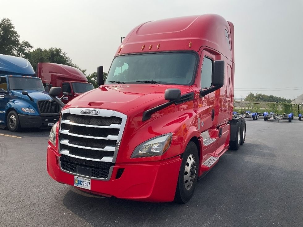 Sleeper Tractor-Heavy Duty Tractors-Freightliner-2019-T12664ST-Erlanger-KY-401,152\n\t\tmiles-$ 63,250 - Image 3
