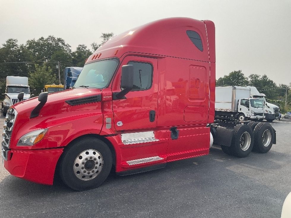 Sleeper Tractor-Heavy Duty Tractors-Freightliner-2019-T12664ST-Erlanger-KY-401,152\n\t\tmiles-$ 63,250 - Image 4