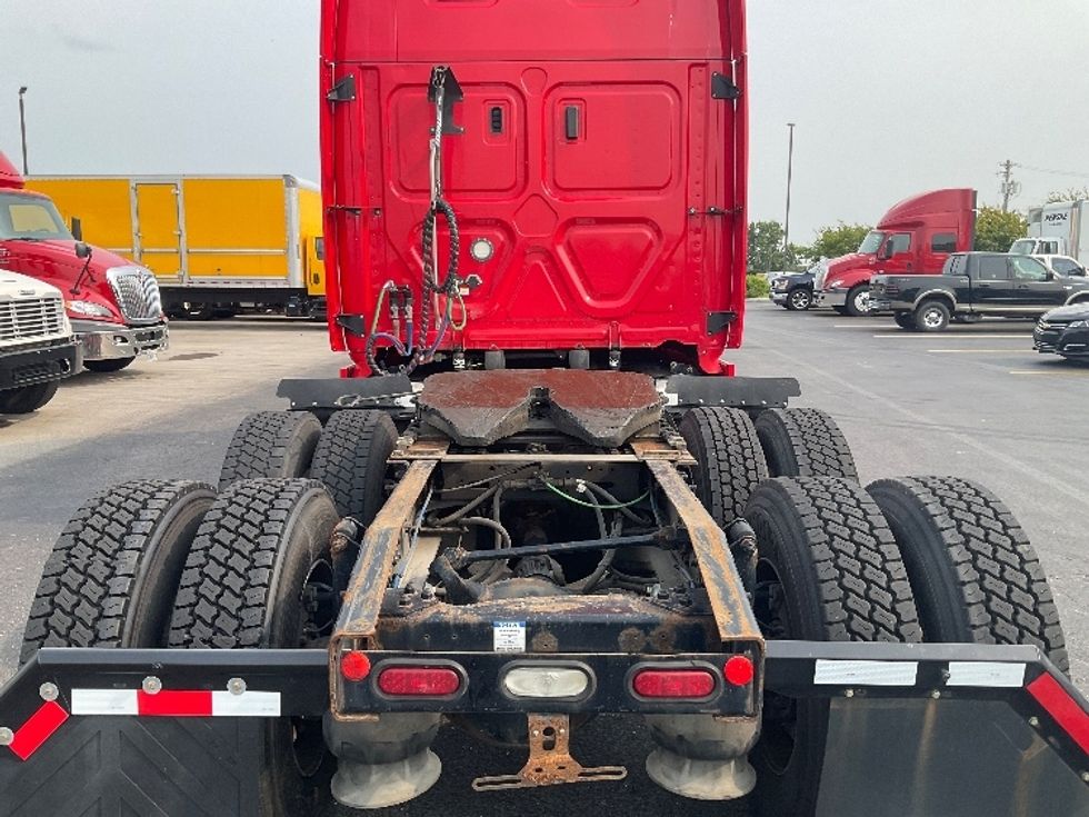 Sleeper Tractor-Heavy Duty Tractors-Freightliner-2019-T12664ST-Erlanger-KY-401,152\n\t\tmiles-$ 63,250 - Image 6