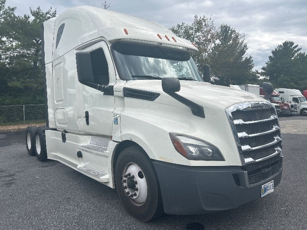 Sleeper Tractor-Heavy Duty Tractors-Freightliner-2019-T12664ST-Essex-MD-397,606\n\t\tmiles-$ 63,000 - Image 1