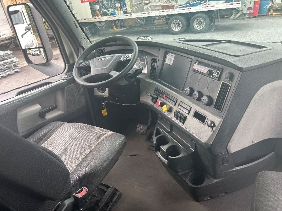 Sleeper Tractor-Heavy Duty Tractors-Freightliner-2019-T12664ST-Essex-MD-397,606\n\t\tmiles-$ 63,000 - Image 12