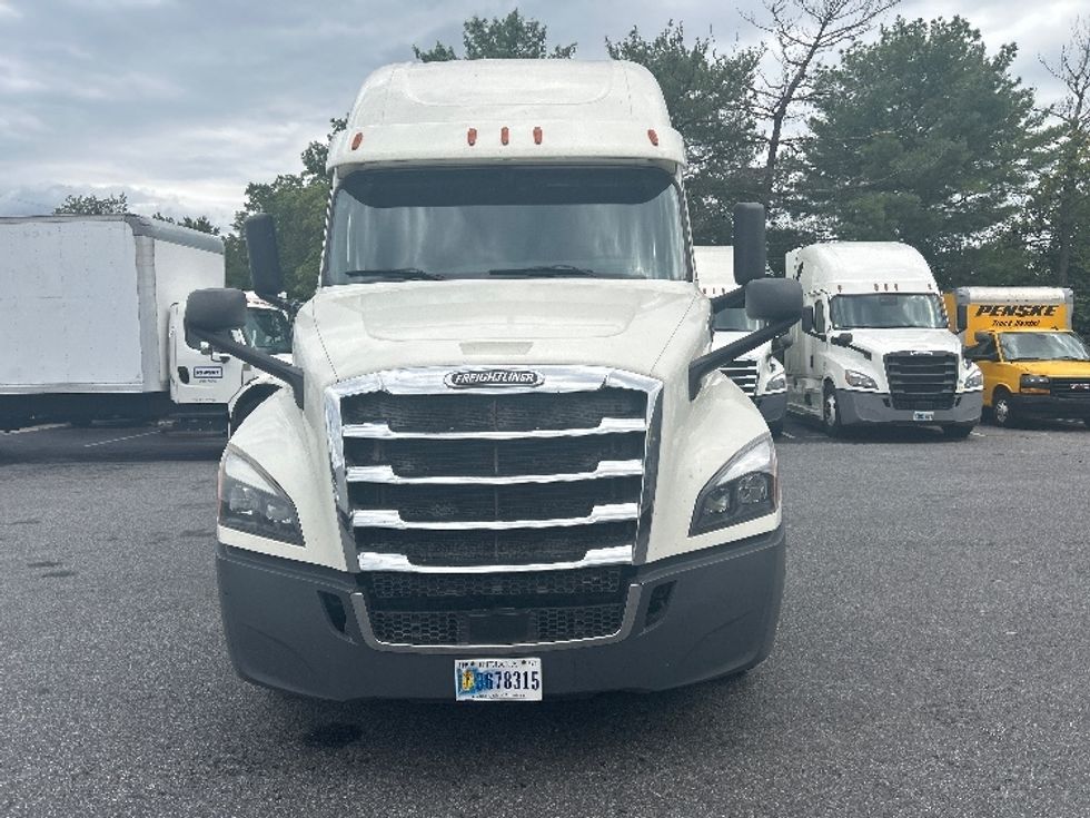 Sleeper Tractor-Heavy Duty Tractors-Freightliner-2019-T12664ST-Essex-MD-397,606\n\t\tmiles-$ 63,000 - Image 2