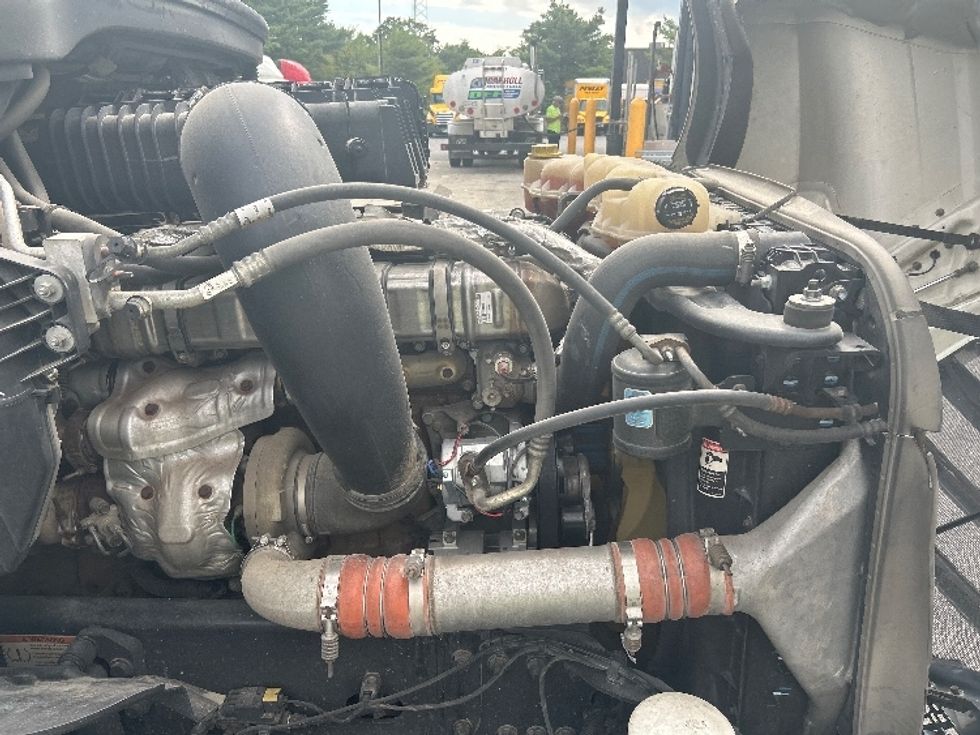 Sleeper Tractor-Heavy Duty Tractors-Freightliner-2019-T12664ST-Essex-MD-397,606\n\t\tmiles-$ 63,000 - Image 20