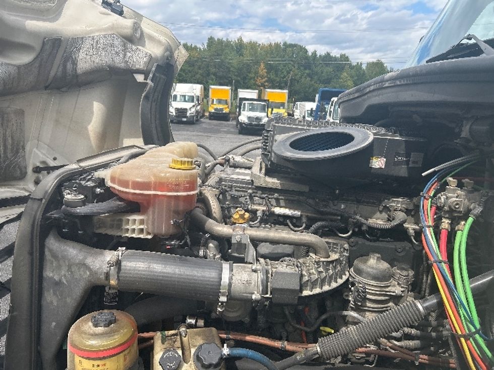 Sleeper Tractor-Heavy Duty Tractors-Freightliner-2019-T12664ST-Essex-MD-397,606\n\t\tmiles-$ 63,000 - Image 21