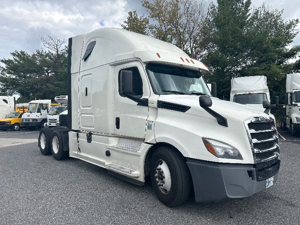 Sleeper Tractor-Heavy Duty Tractors-Freightliner-2019-T12664ST-Essex-MD-429,023\n\t\tmiles-$ 61,500 - Image 1