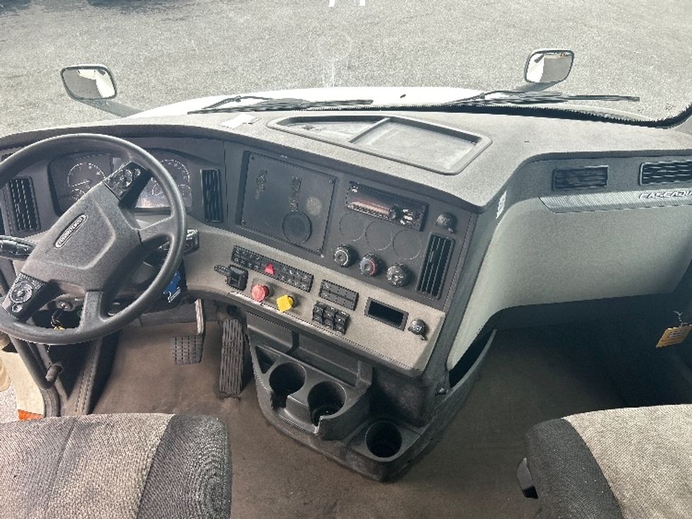 Sleeper Tractor-Heavy Duty Tractors-Freightliner-2019-T12664ST-Essex-MD-429,023\n\t\tmiles-$ 61,500 - Image 12