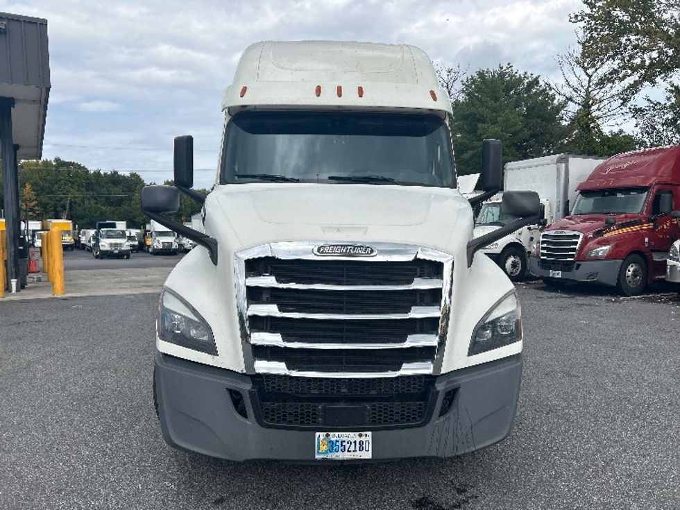 Sleeper Tractor-Heavy Duty Tractors-Freightliner-2019-T12664ST-Essex-MD-429,023\n\t\tmiles-$ 61,500 - Image 2