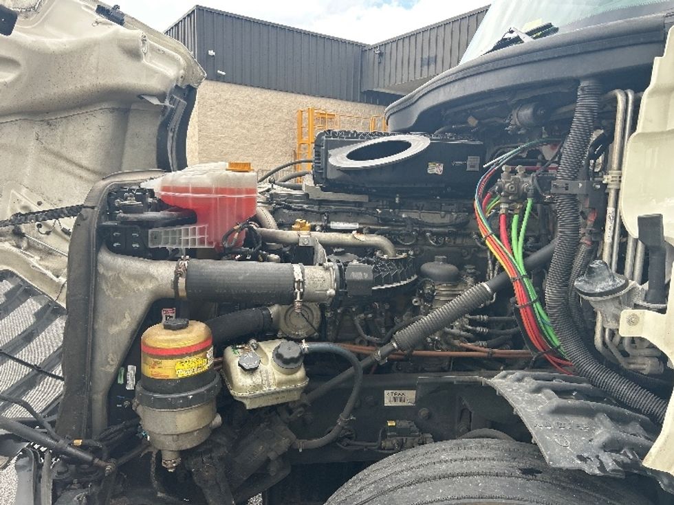 Sleeper Tractor-Heavy Duty Tractors-Freightliner-2019-T12664ST-Essex-MD-429,023\n\t\tmiles-$ 61,500 - Image 21