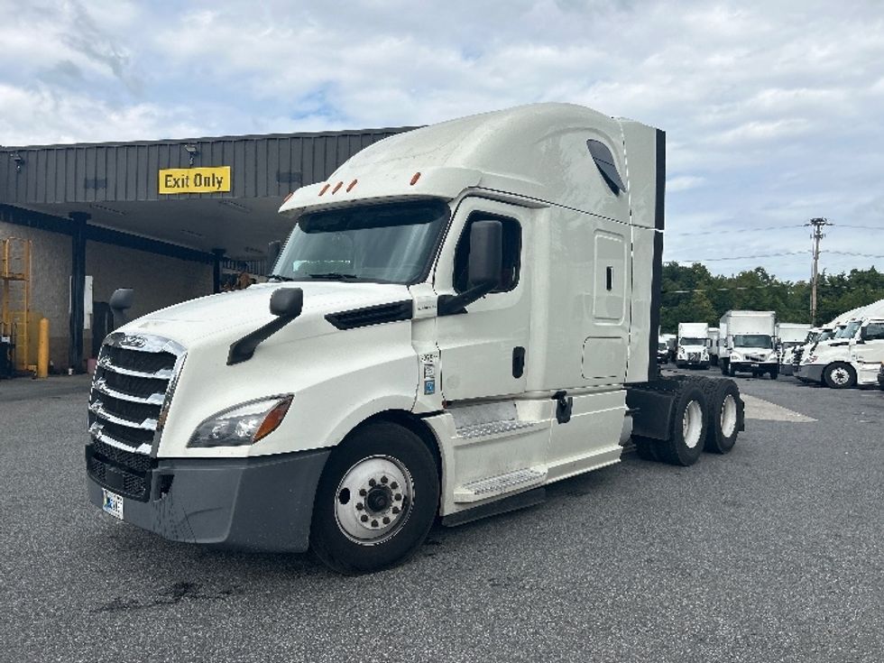 Sleeper Tractor-Heavy Duty Tractors-Freightliner-2019-T12664ST-Essex-MD-429,023\n\t\tmiles-$ 61,500 - Image 3