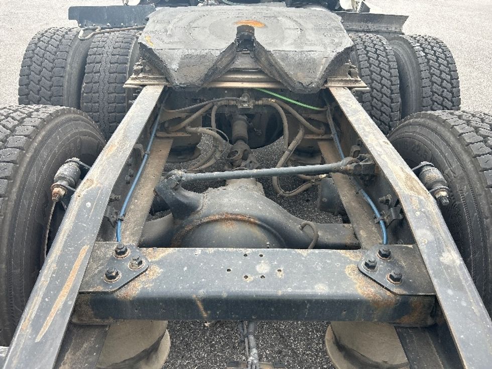 Sleeper Tractor-Heavy Duty Tractors-Freightliner-2019-T12664ST-Essex-MD-429,023\n\t\tmiles-$ 61,500 - Image 6