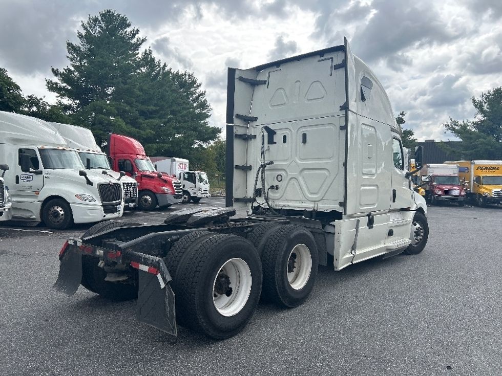 Sleeper Tractor-Heavy Duty Tractors-Freightliner-2019-T12664ST-Essex-MD-429,023\n\t\tmiles-$ 61,500 - Image 7