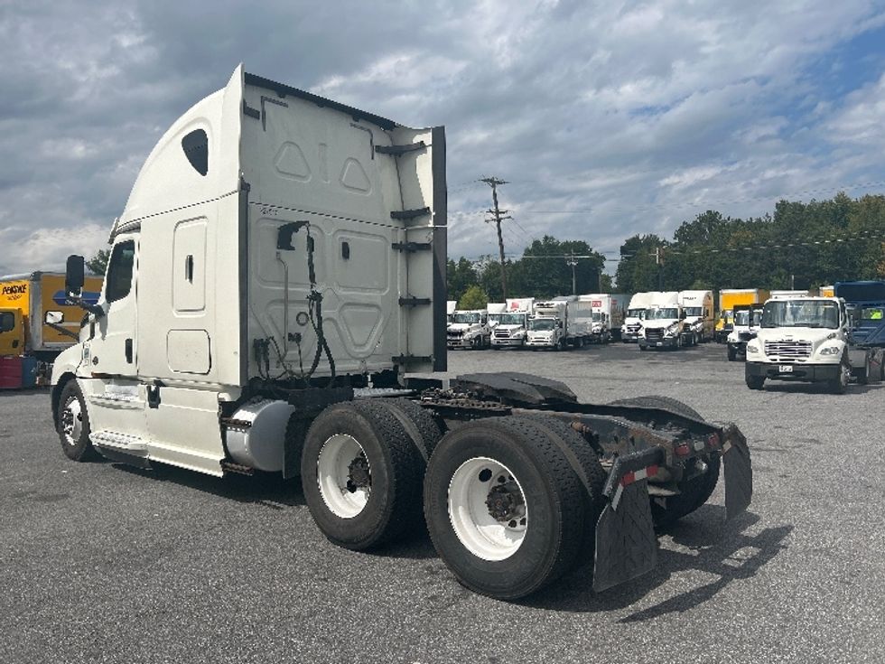 Sleeper Tractor-Heavy Duty Tractors-Freightliner-2019-T12664ST-Essex-MD-487,710\n\t\tmiles-$ 58,250 - Image 5