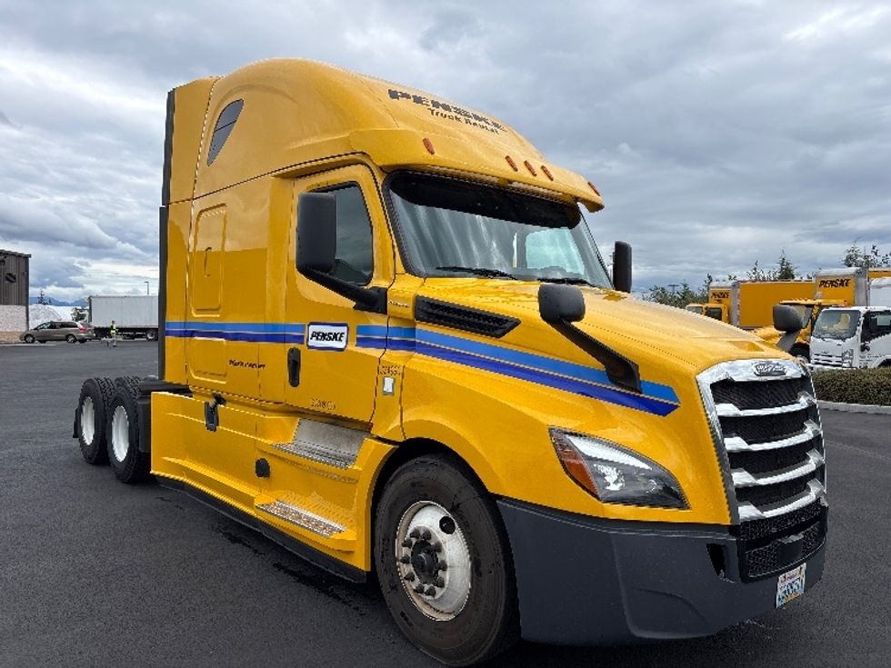 Sleeper Tractor-Heavy Duty Tractors-Freightliner-2019-T12664ST-Everett-WA-594,576\n\t\tmiles-$ 52,500 - Image 1