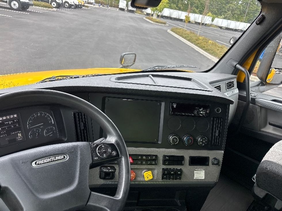 Sleeper Tractor-Heavy Duty Tractors-Freightliner-2019-T12664ST-Everett-WA-594,576\n\t\tmiles-$ 52,500 - Image 10