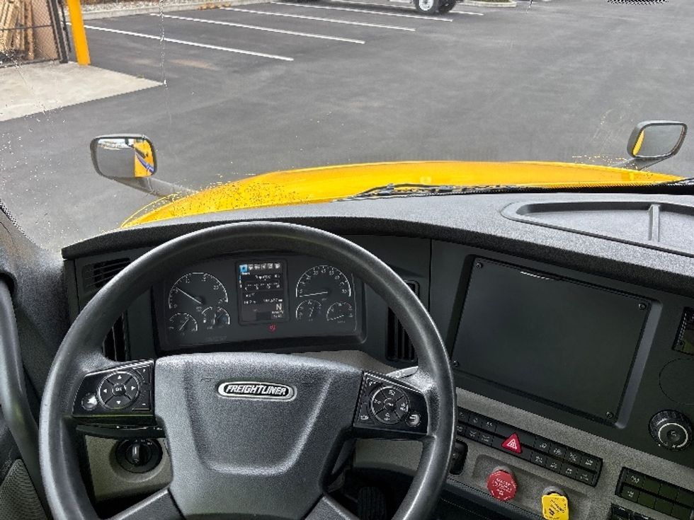 Sleeper Tractor-Heavy Duty Tractors-Freightliner-2019-T12664ST-Everett-WA-594,576\n\t\tmiles-$ 52,500 - Image 11