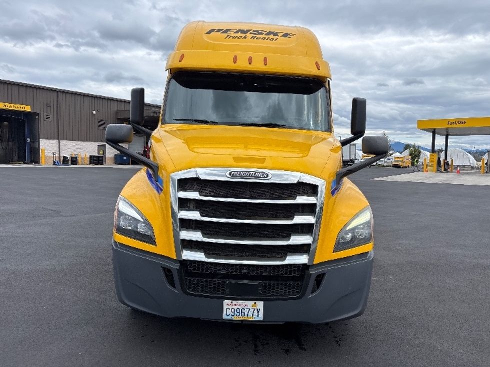 Sleeper Tractor-Heavy Duty Tractors-Freightliner-2019-T12664ST-Everett-WA-594,576\n\t\tmiles-$ 52,500 - Image 2