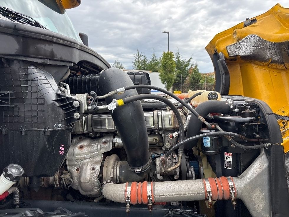 Sleeper Tractor-Heavy Duty Tractors-Freightliner-2019-T12664ST-Everett-WA-594,576\n\t\tmiles-$ 52,500 - Image 20