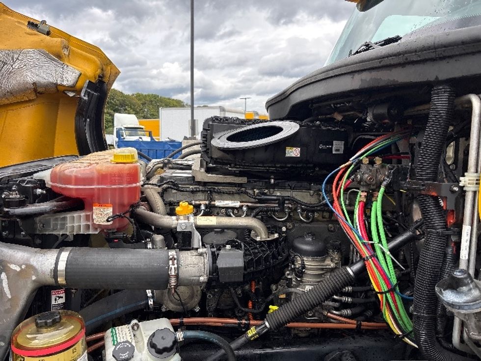 Sleeper Tractor-Heavy Duty Tractors-Freightliner-2019-T12664ST-Everett-WA-594,576\n\t\tmiles-$ 52,500 - Image 21