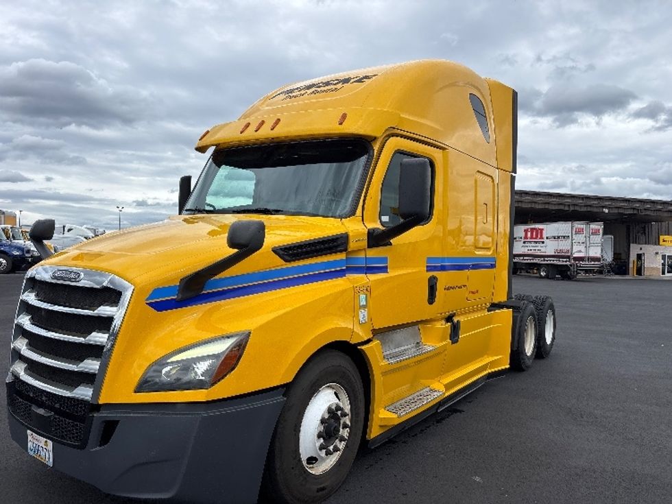 Sleeper Tractor-Heavy Duty Tractors-Freightliner-2019-T12664ST-Everett-WA-594,576\n\t\tmiles-$ 52,500 - Image 3
