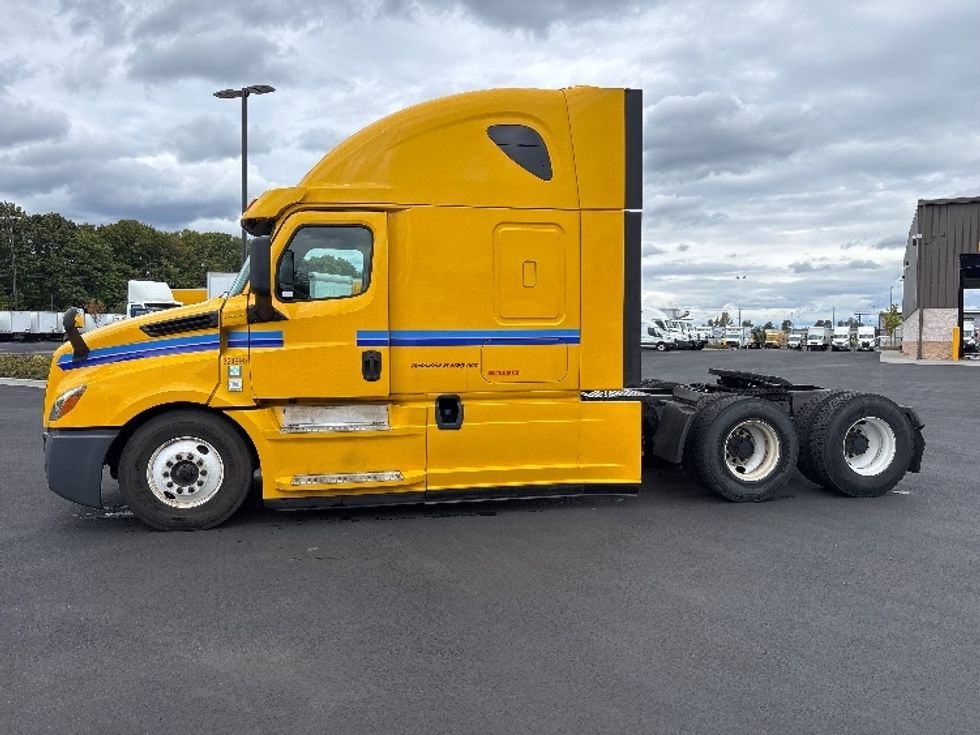 Sleeper Tractor-Heavy Duty Tractors-Freightliner-2019-T12664ST-Everett-WA-594,576\n\t\tmiles-$ 52,500 - Image 4