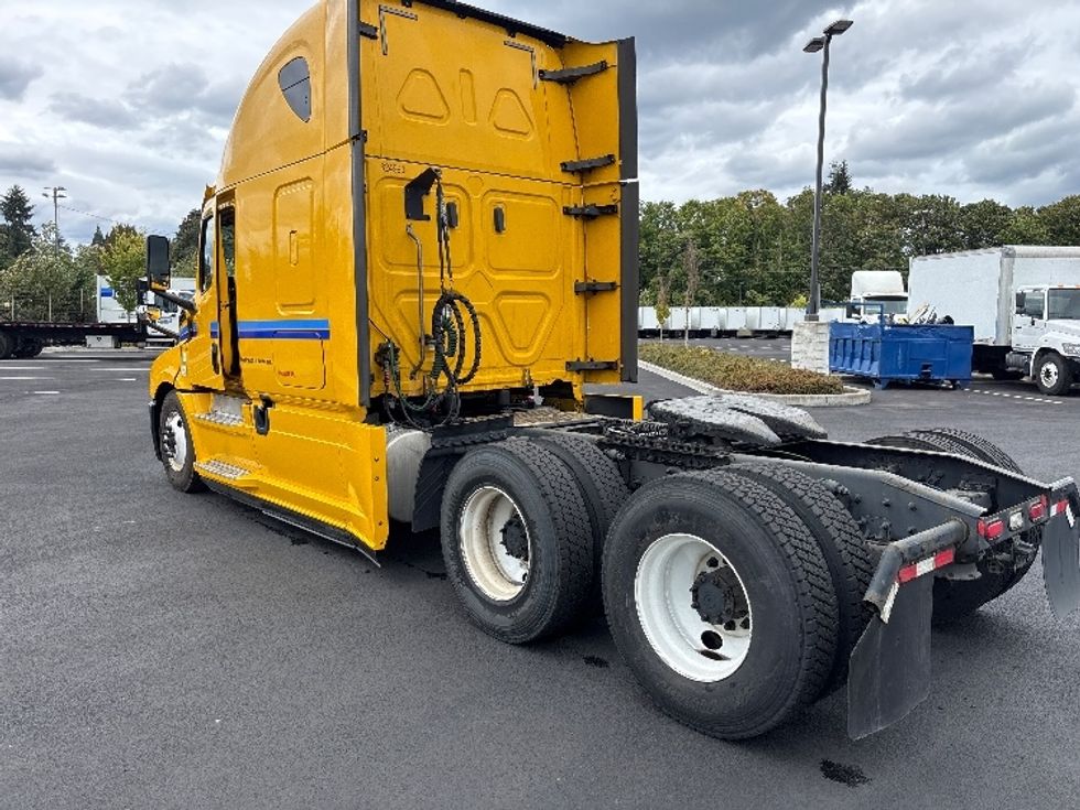Sleeper Tractor-Heavy Duty Tractors-Freightliner-2019-T12664ST-Everett-WA-594,576\n\t\tmiles-$ 52,500 - Image 5