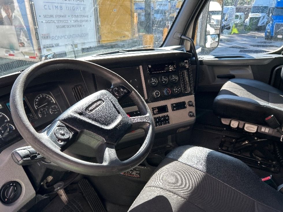Sleeper Tractor-Heavy Duty Tractors-Freightliner-2019-T12664ST-Fontana-CA-530,912\n\t\tmiles-$ 64,500 - Image 10