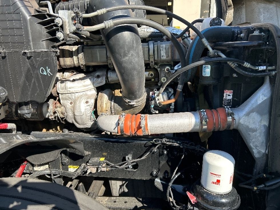 Sleeper Tractor-Heavy Duty Tractors-Freightliner-2019-T12664ST-Fontana-CA-530,912\n\t\tmiles-$ 64,500 - Image 20