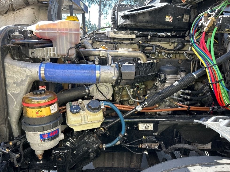 Sleeper Tractor-Heavy Duty Tractors-Freightliner-2019-T12664ST-Fontana-CA-530,912\n\t\tmiles-$ 64,500 - Image 21