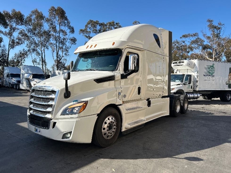 Sleeper Tractor-Heavy Duty Tractors-Freightliner-2019-T12664ST-Fontana-CA-530,912\n\t\tmiles-$ 64,500 - Image 3