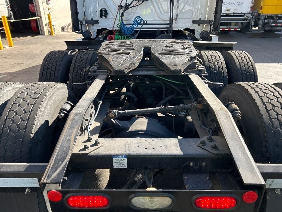 Sleeper Tractor-Heavy Duty Tractors-Freightliner-2019-T12664ST-Fontana-CA-530,912\n\t\tmiles-$ 64,500 - Image 6