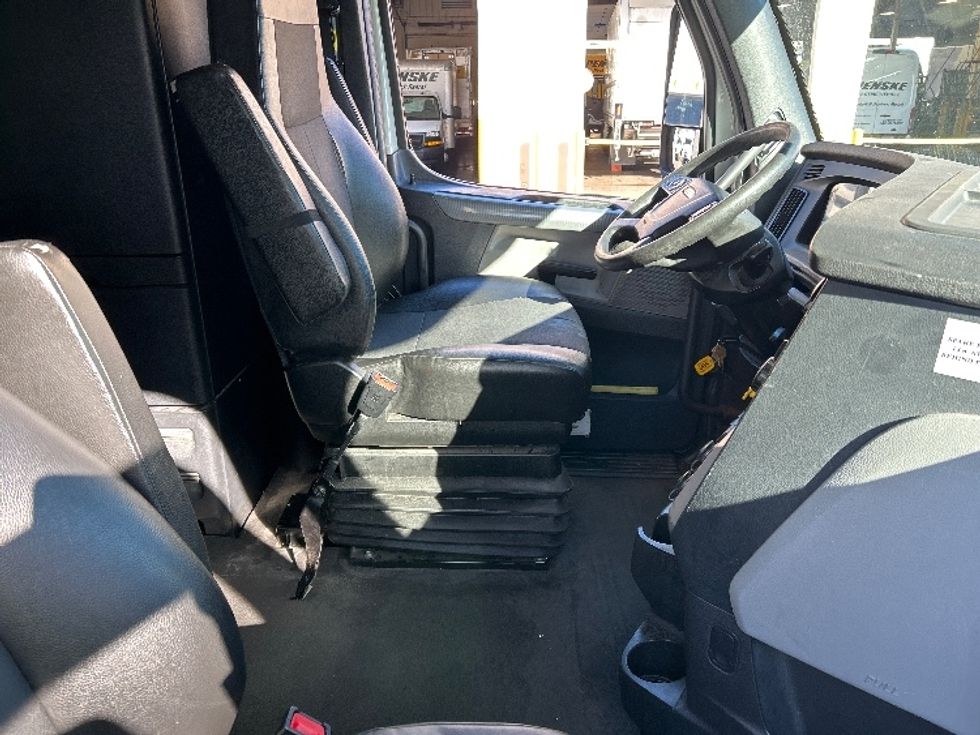 Sleeper Tractor-Heavy Duty Tractors-Freightliner-2019-T12664ST-Fontana-CA-539,274\n\t\tmiles-$ 64,000 - Image 15