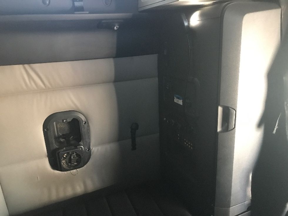 Sleeper Tractor-Heavy Duty Tractors-Freightliner-2019-T12664ST-Fontana-CA-539,274\n\t\tmiles-$ 64,000 - Image 18